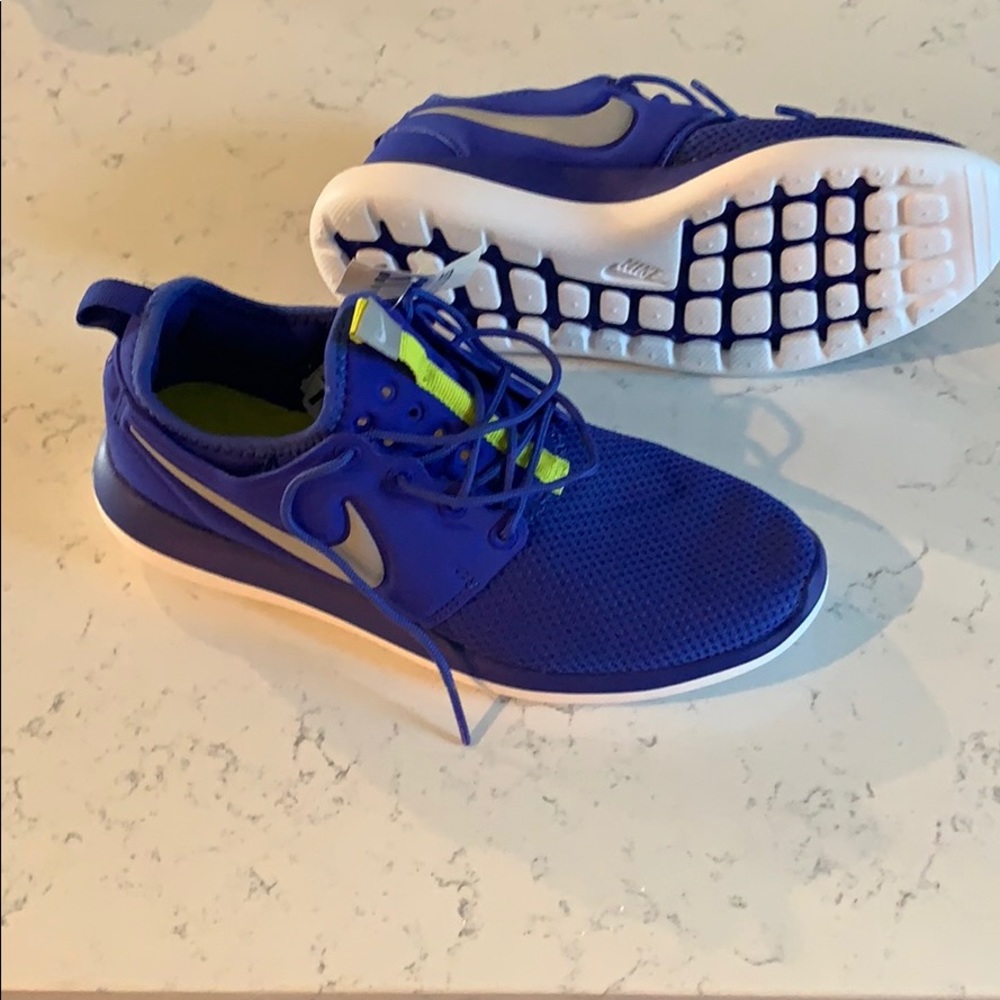 BNWT lightweight youth size 4.5 Blue Nike’s